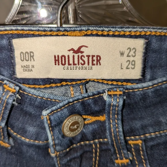 Hollister Women's Deep Indigo Skinny Jeans - Picture 2 of 3